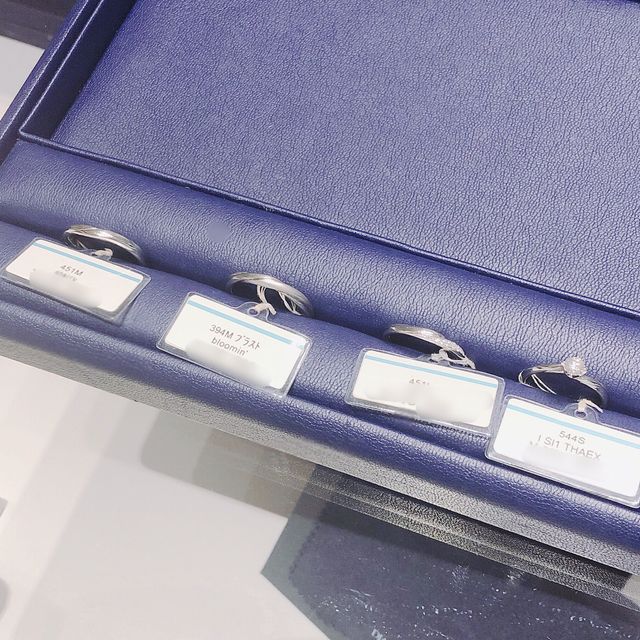 【銀座ダイヤモンドシライシの口コミ】 婚約指輪のみで使うシーンはあまりなさそうなのでセットで検討しました。
…