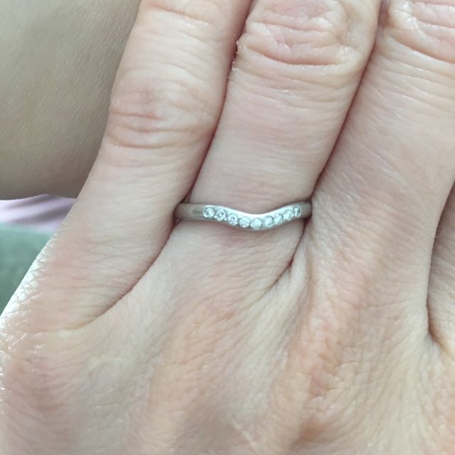 【ティファニー(Tiffany & Co.)の口コミ】 憧れのティファニーだったからです。
デザインは出来るだけ細身でダイヤが…