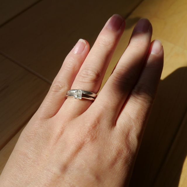 【ティファニー(Tiffany & Co.)の口コミ】 エタニティーリングのようなダイヤモンドをちりばめたデザインとベーシッ…