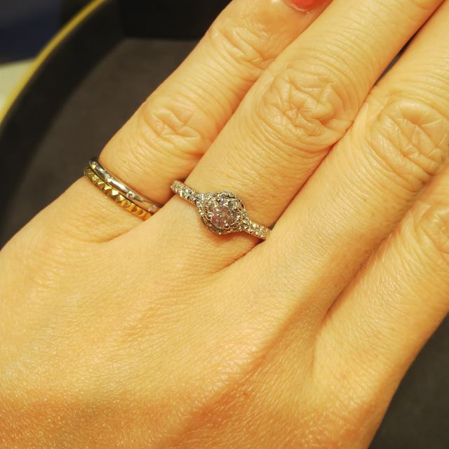 【ショーメ(CHAUMET)の口コミ】 さすがハイブランドと思えるような品の良いデザインです。
華やかですが、…