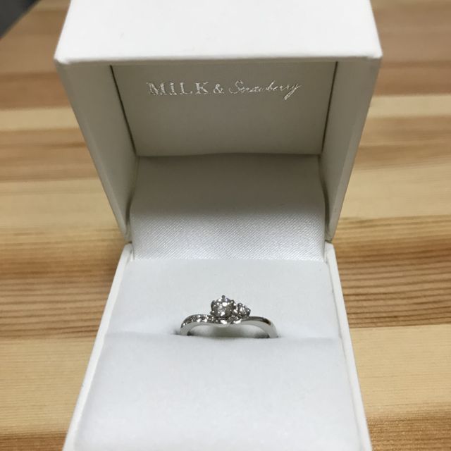 【MUQBEL(ムクベル)の口コミ】 丈夫なプラチナ素材であること、私の誕生石が使われていること、シンプル…