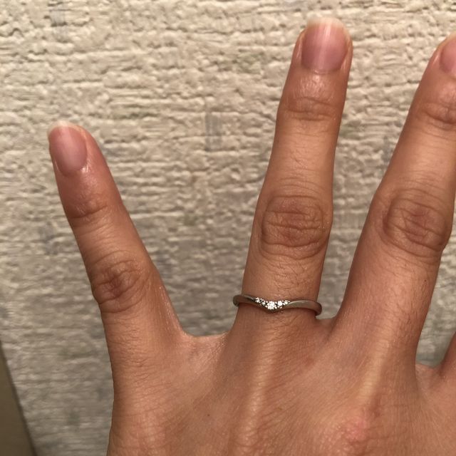 【STAR JEWELRY(スタージュエリー)の口コミ】 婚約指輪を優先して購入したので、予算に見合うもので探していました。婚…