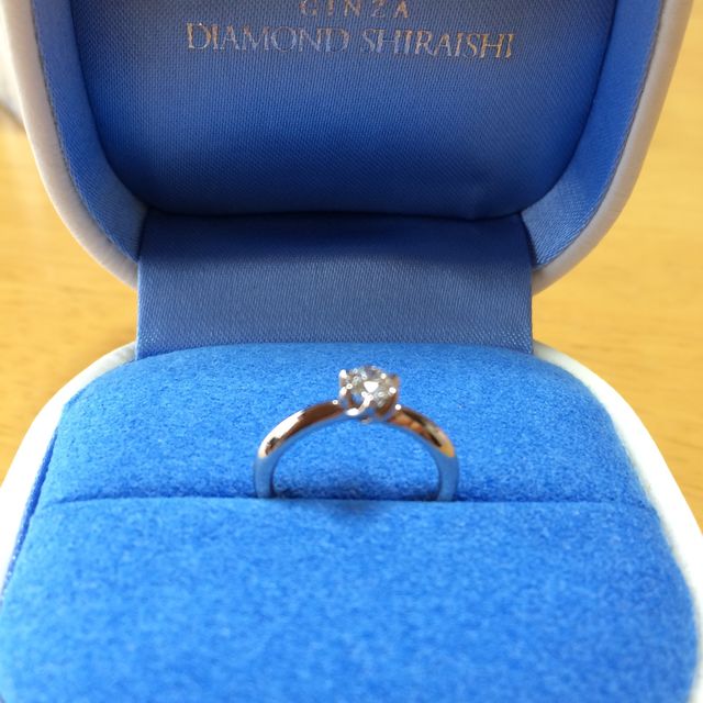 【銀座ダイヤモンドシライシの口コミ】 自分の指に似合うことが
大前提でした
なにぶん舞台が細い指なので
太いデ…