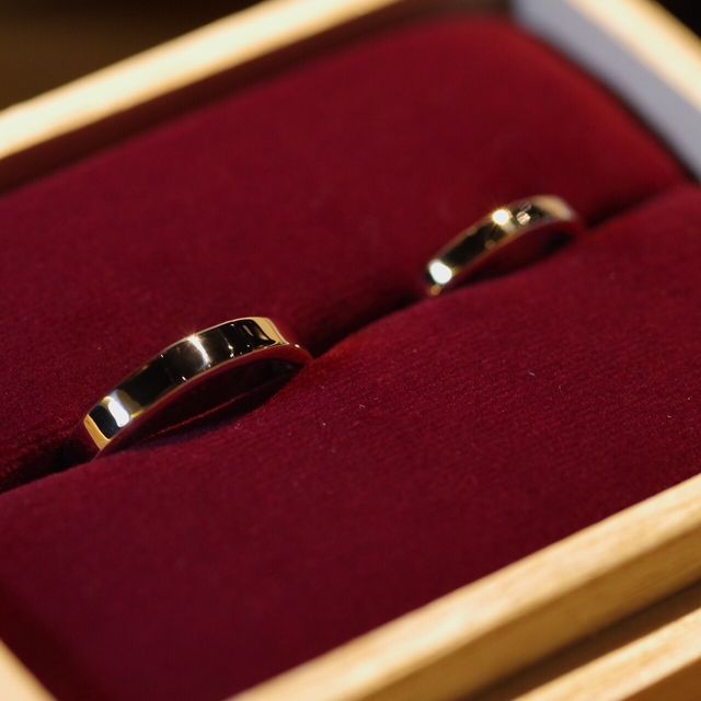 【ichi(イチ)の口コミ】 結婚指輪はもともと鍛造で作られたものを希望しており、国内に工房がある…