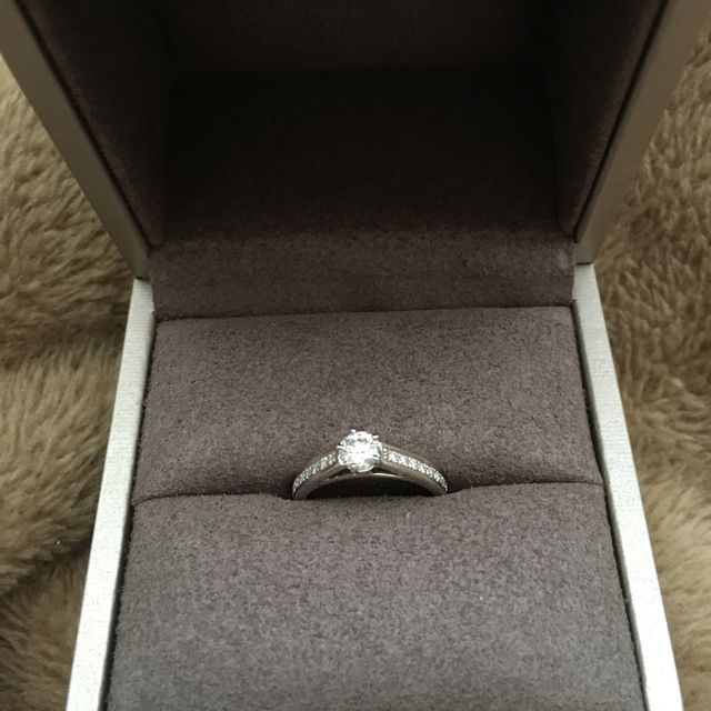 【ショーメ(CHAUMET)の口コミ】 ショーメの他の指輪と悩みに悩んで、この一粒ダイヤの目立つデザインに惹…