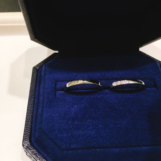 【ROYAL ASSCHER(ロイヤル・アッシャー)の口コミ】 この先年齢を重ねても似合う指輪がいい、と考えシンプルで大人っぽいデザ…