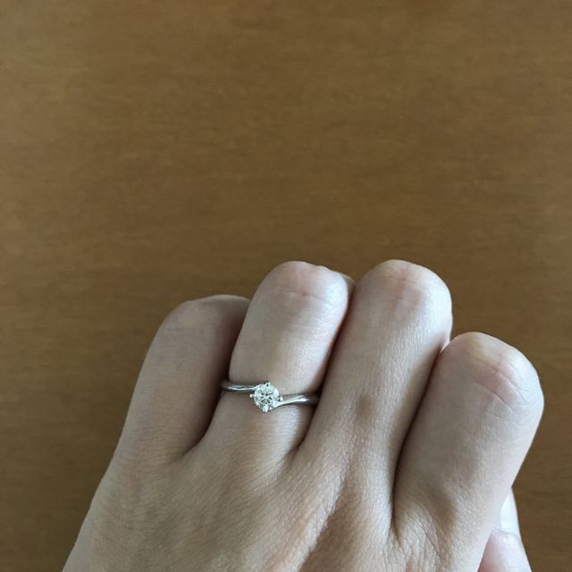 【俄(にわか)の口コミ】 大きめのダイヤよりも小さめのダイヤかつ派手よりシンプルなデザインなの…