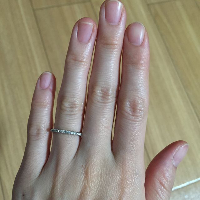 【銀座ダイヤモンドシライシの口コミ】 婚約指輪は必要なかったので、結婚指輪は輝きがあるハーフエタニティにし…