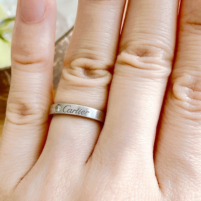 【カルティエ(Cartier)の口コミ】 シルバーでリングの枠は少し太め、尚且つシンプルなものを探していました…