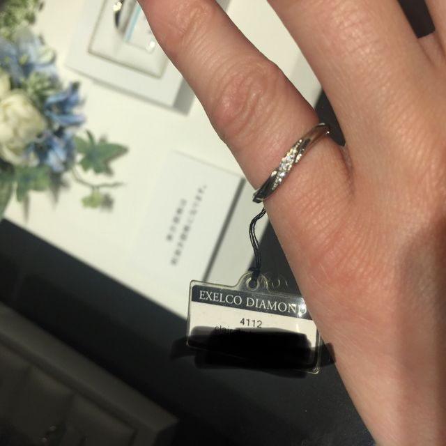 【エクセルコダイヤモンド(EXELCO DIAMOND)の口コミ】 ストレートタイプのダイヤが斜めについているものを探していたところこち…