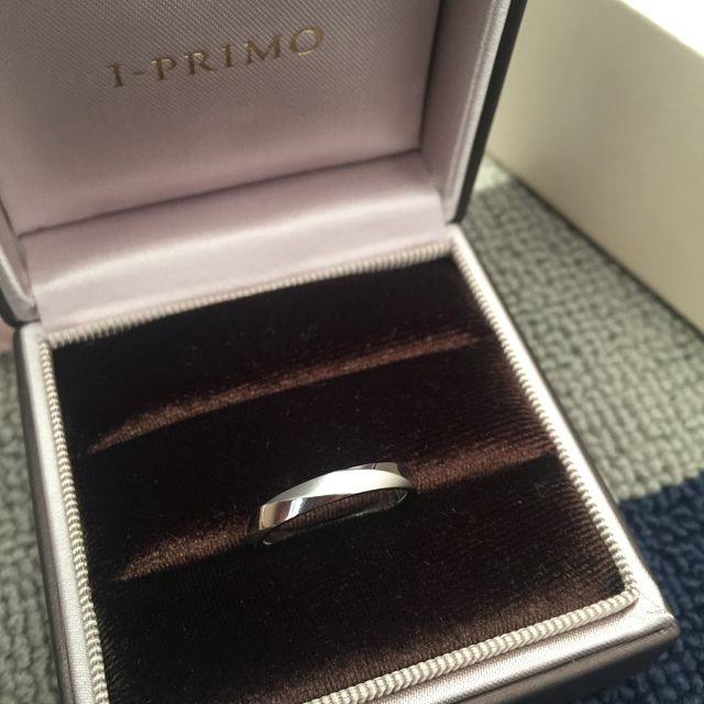 【アイプリモ(I-PRIMO)の口コミ】 太めで存在感のある指輪が欲しかったので手に取りました。ストレートでひ…