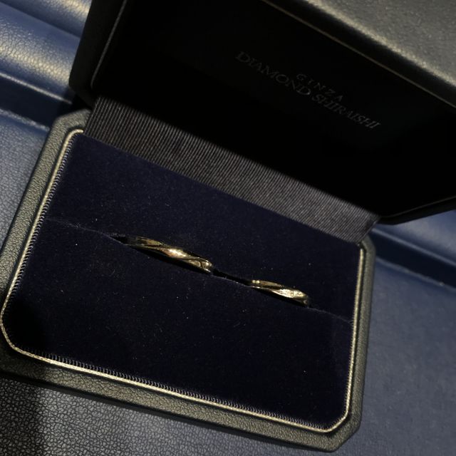 【銀座ダイヤモンドシライシの口コミ】 指輪のデザインです。シンプル過ぎず、派手でない普段使いできる指輪を探…
