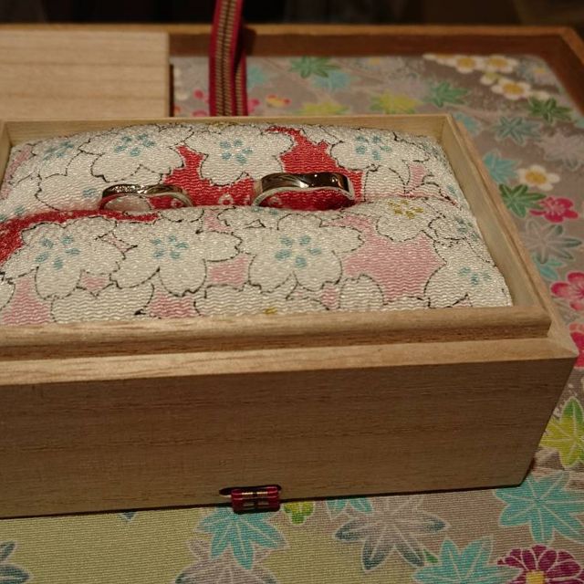 【杢目金屋(もくめがねや)の口コミ】 
【指輪の決め手・おすすめポイント】

完全オーダーメイドで作れること、…