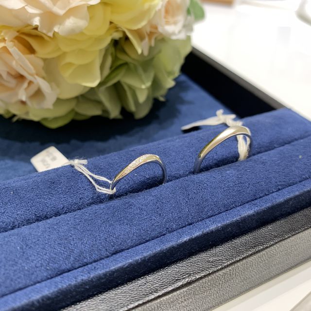 【4℃ BRIDAL(ヨンドシーブライダル)の口コミ】 指輪のデザイン、価格、接客です。
とにかくねじれたデザインが好みで
真…