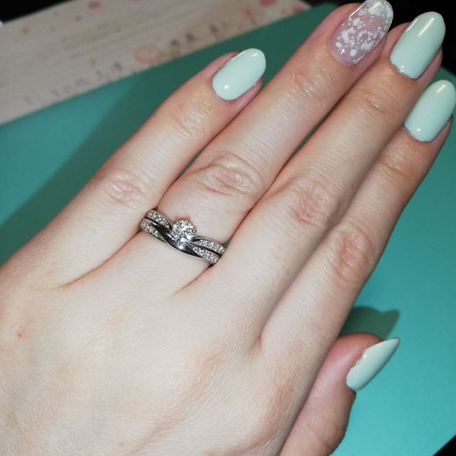 【銀座ダイヤモンドシライシの口コミ】 プロポーズ時に銀座ダイヤモンドシライシのVカットリングを
旦那様にもら…