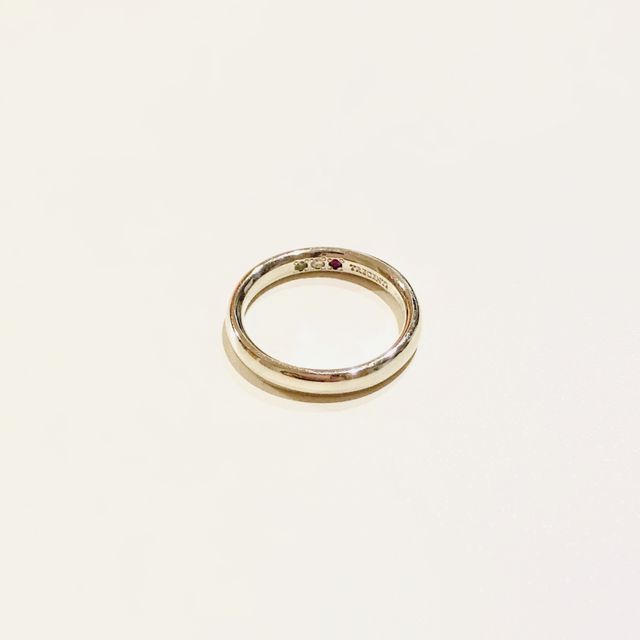 【TRECENTI(トレセンテ)の口コミ】 デザインや双子のダイヤで決めました。
小さなダイヤだけど、同じダイヤか…