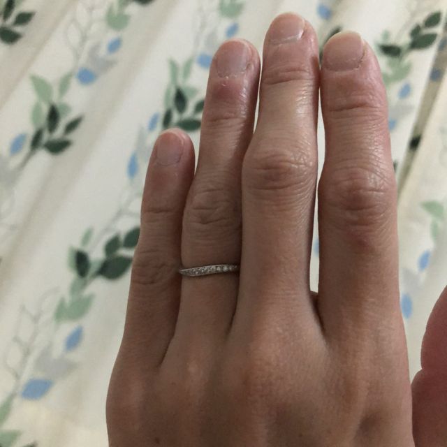 【canal4℃(カナルヨンドシー)の口コミ】 着用時の指とのバランスで決めました。あまり太すぎず、シンプルすぎない…