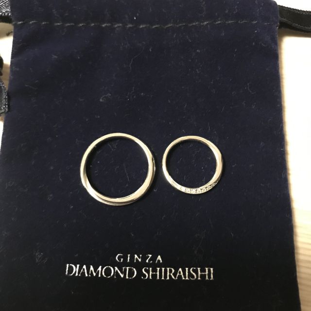 【銀座ダイヤモンドシライシの口コミ】 妻の指がかなり細いこともあり1号サイズで作れる結婚指輪であること。また…