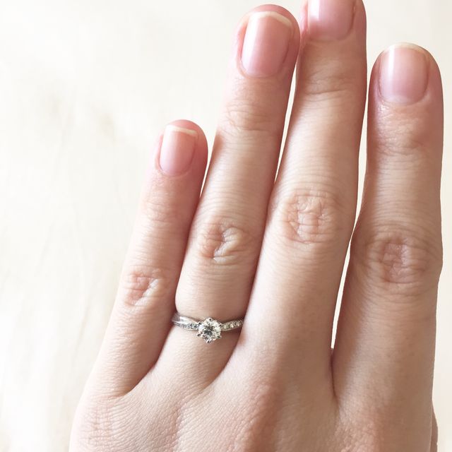 【I's stone(アイズストーン)の口コミ】 真ん中のダイヤ＋リング部分にもメレダイヤが入っているリングを探してい…