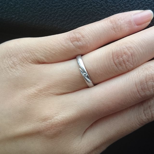 【ラザール ダイヤモンド(LAZARE DIAMOND)の口コミ】 角のあるごつごつしたデザインが苦手だったので、なるべくシンプルかつ少…