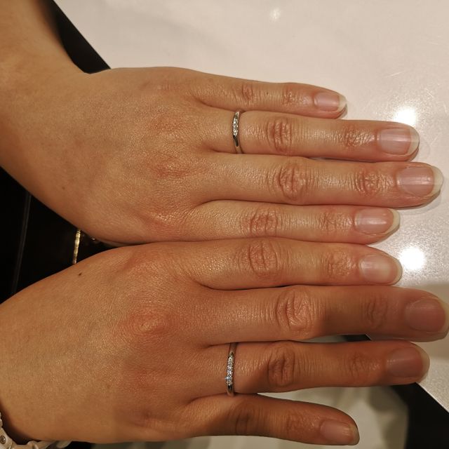 【4℃ BRIDAL(ヨンドシーブライダル)の口コミ】 男性用のデザインはシンプルなストレートラインの物、女性用はストレート…