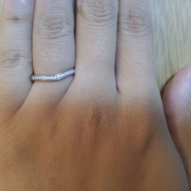 【カルティエ(Cartier)の口コミ】 少し湾曲しているのがすごく魅力的でした。湾曲しているほうが指がキレイ…