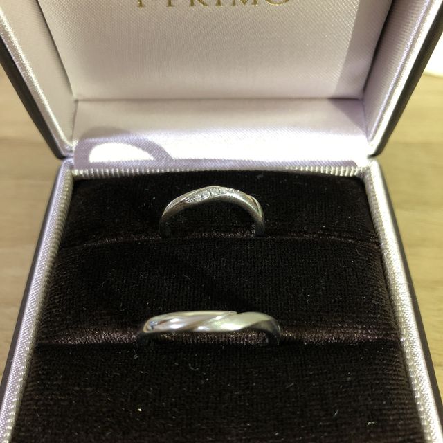【アイプリモ(I-PRIMO)の口コミ】 お互いにウェーブ型のリングが良いということで
この形にしました。
男性…