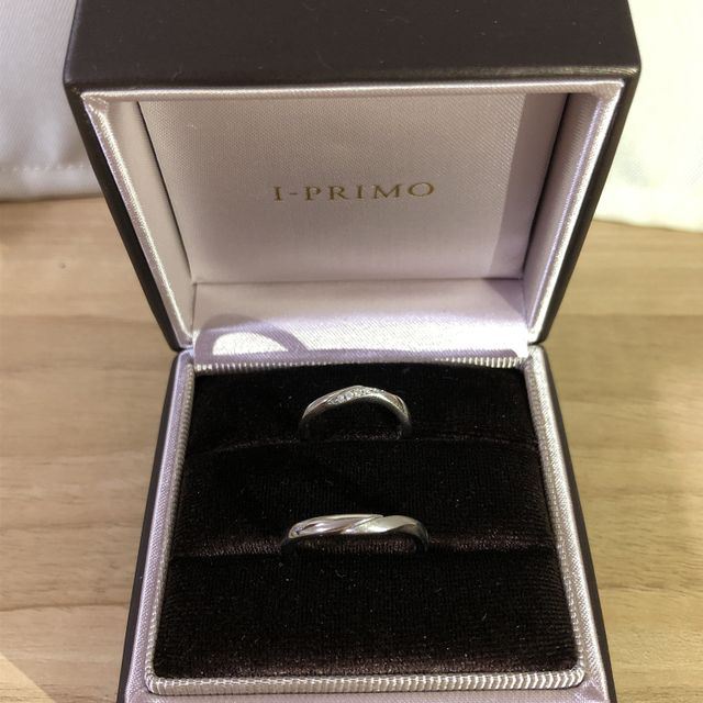 【アイプリモ(I-PRIMO)の口コミ】 お互いにウェーブ型のリングが良いということで
この形にしました。
男性…