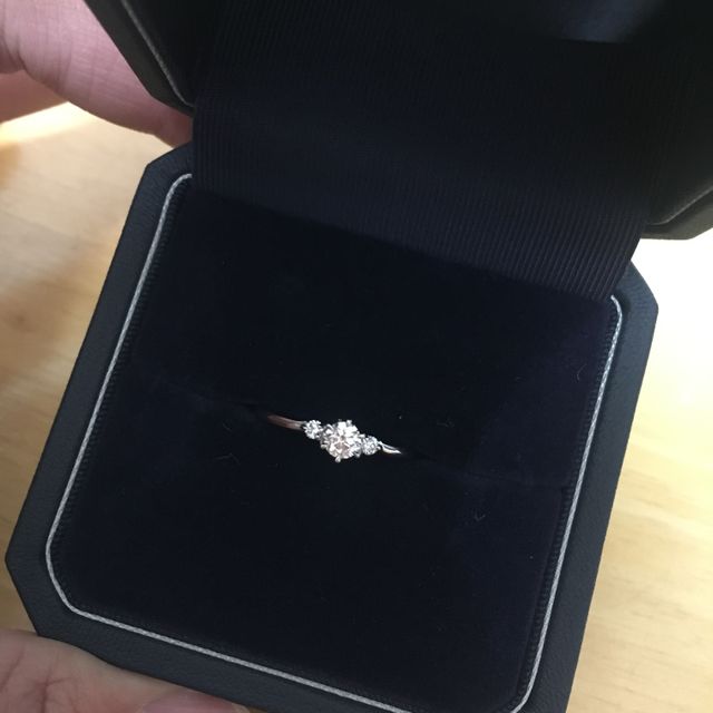 【銀座ダイヤモンドシライシの口コミ】 最初はダイアモンドがひとつだけのデザインを希望して試着させてもらいま…