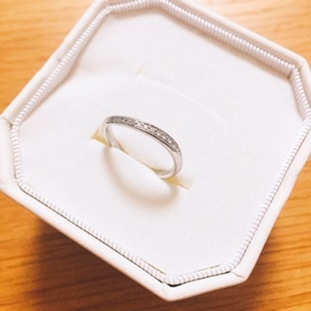 【4℃ BRIDAL(ヨンドシーブライダル)の口コミ】 休みの日に付ける予定で装飾が多めの指輪が欲しかったところ、ほかのブラ…