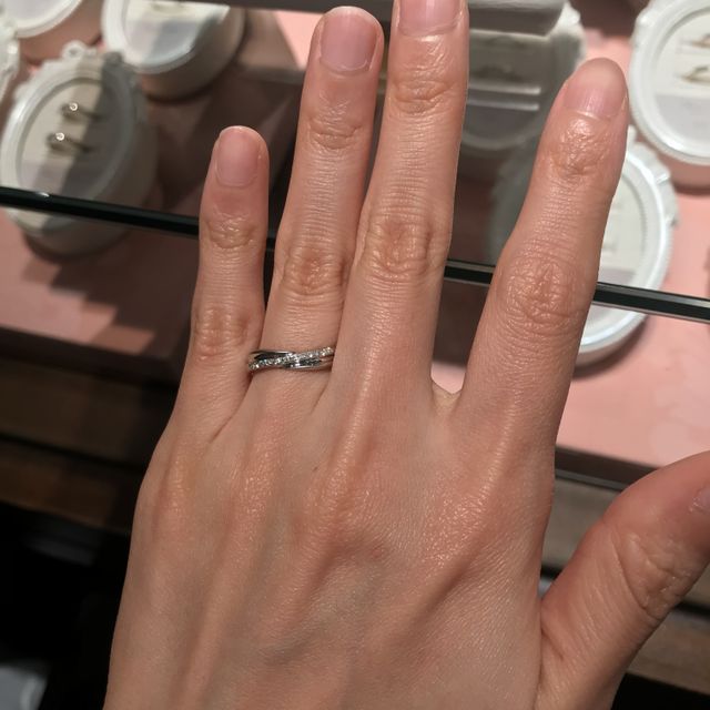 【I's stone(アイズストーン)の口コミ】 最初は細めでシンプルなデザインがいいかなー。と思って色々試していまし…