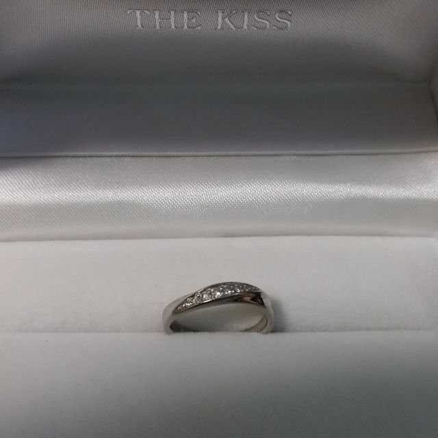 【THE KISS(ザ・キッス)の口コミ】 8年前、主人と付き合い始めた頃買ったペアリングもこちらのお店の物でした…