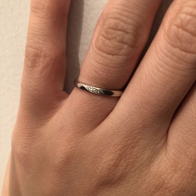 【サマンサティアラブライダル(Samantha Tiara Bridal)の口コミ】 重視したことはデザインとつけ心地です。
デザイン、、10社程指輪を見た中…