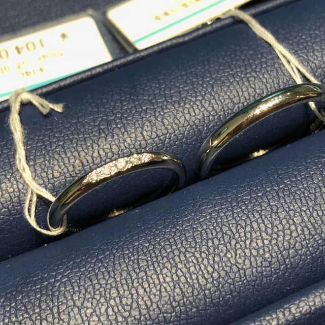 【銀座ダイヤモンドシライシの口コミ】 婚約指輪は買わなかったので、結婚指輪にはダイヤを入れたいと思っていま…