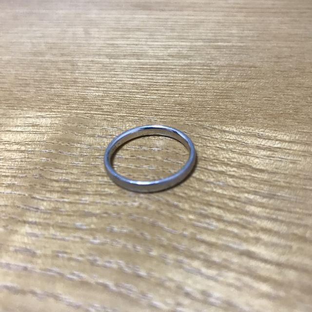 【俄(にわか)の口コミ】 シンプルだからこそクオリティの高さが際立つリングは、指にあわせてデザ…