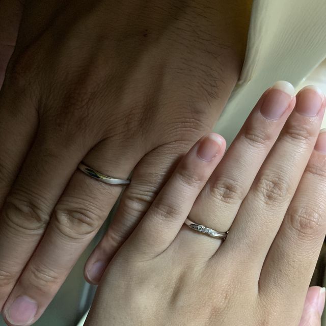 【銀座ダイヤモンドシライシの口コミ】 捻りがあって、シンプル過ぎず、ゴージャス過ぎずなベストな指輪です。私…
