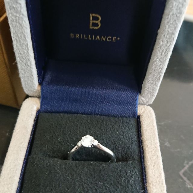 【BRILLIANCE+(ブリリアンスプラス)の口コミ】 デザインです❗非常に彼女の指にフィットします。スタイリッシュさで即決で…