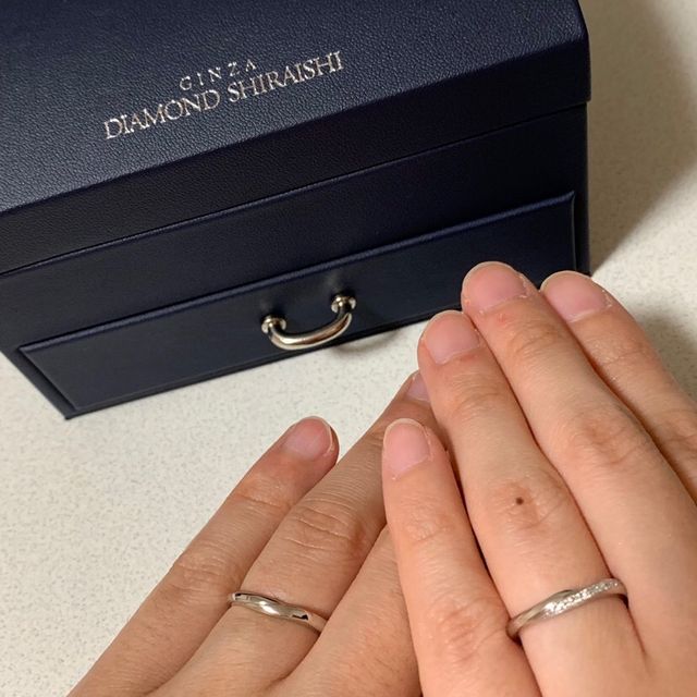 【銀座ダイヤモンドシライシの口コミ】 キラキラ好きの女子が好きそうなタイプ。
さりげなく左右に振るとキラキラ…