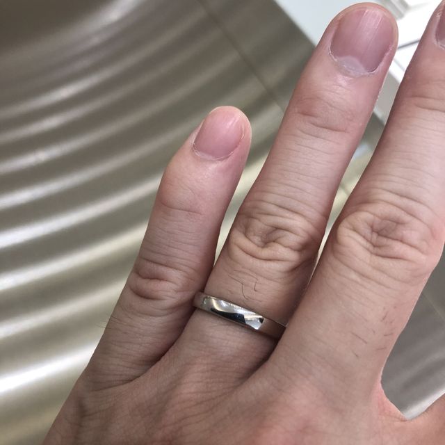 【MIKIMOTO(ミキモト)の口コミ】 非常にシンプルで高級感のある指輪です。厚みも3mmあり男性としては物足り…
