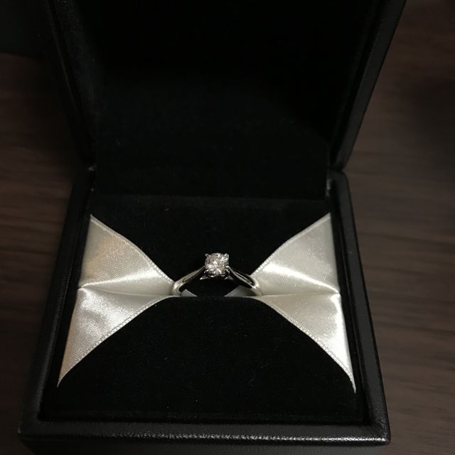 【エクセルコダイヤモンド(EXELCO DIAMOND)の口コミ】 エクセルコダイヤモンド特許取得済みの、下にメレダイヤが敷いてある特有…