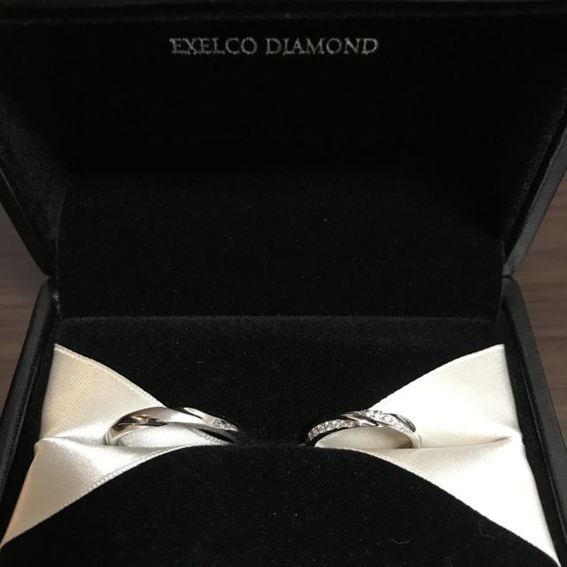 【エクセルコダイヤモンド(EXELCO DIAMOND)の口コミ】 Autumnですが新作という事と、彼の指が太く短いのでシンプルではなく少し…