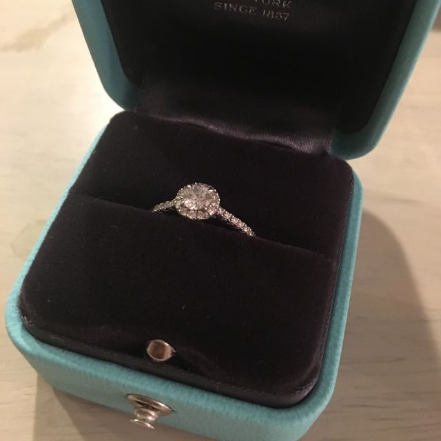 【ティファニー(Tiffany & Co.)の口コミ】 元々、他ブランドも含めてこのデザインの物を探していました。カルティエ…