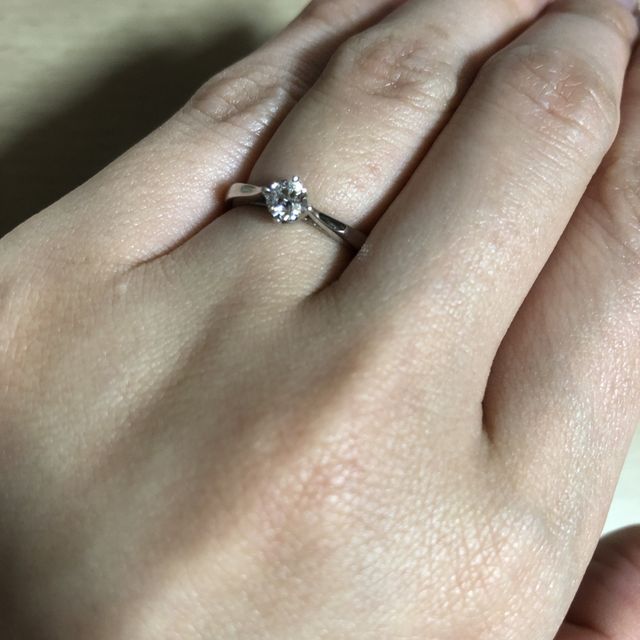 【アイプリモ(I-PRIMO)の口コミ】 爪が4本で石が実際より大きく見える。リングから直接爪に繋がっているので…