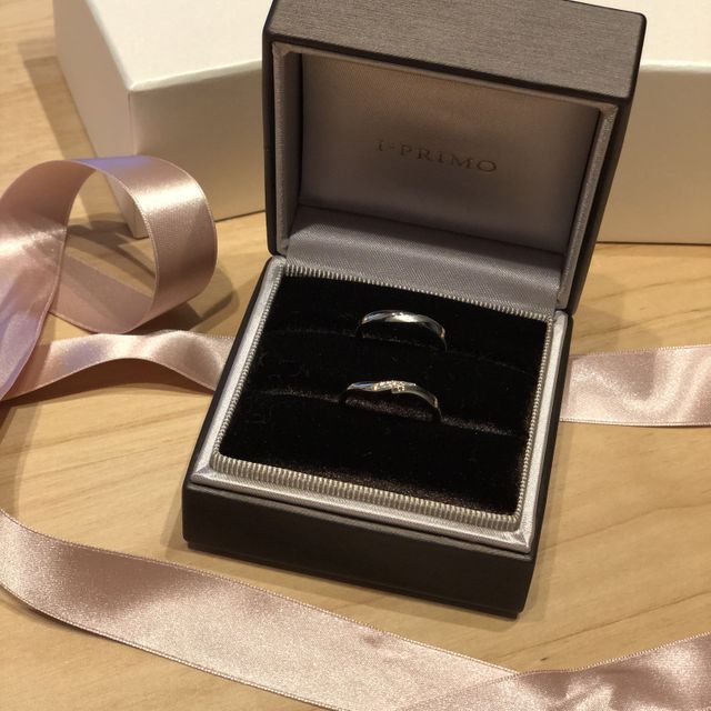 【アイプリモ(I-PRIMO)の口コミ】 ウェーブやVラインでメレがあるものがよく、男性の指輪もシンプルではなく…