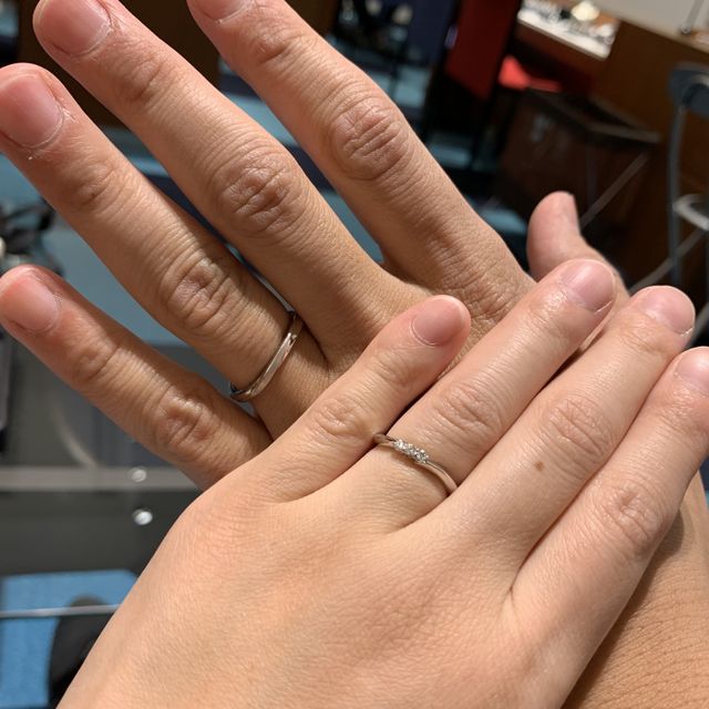 【エクセルコダイヤモンド(EXELCO DIAMOND)の口コミ】 ダイヤが3つ付いていて輝きが素晴らしい。またダイヤがあっても引っかかり…