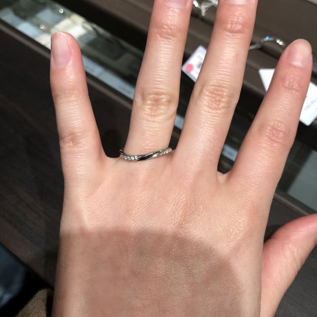 【アイプリモ(I-PRIMO)の口コミ】 ありきたりなシンプルのデザインの指輪は嫌だったのでら適度にキラキラし…