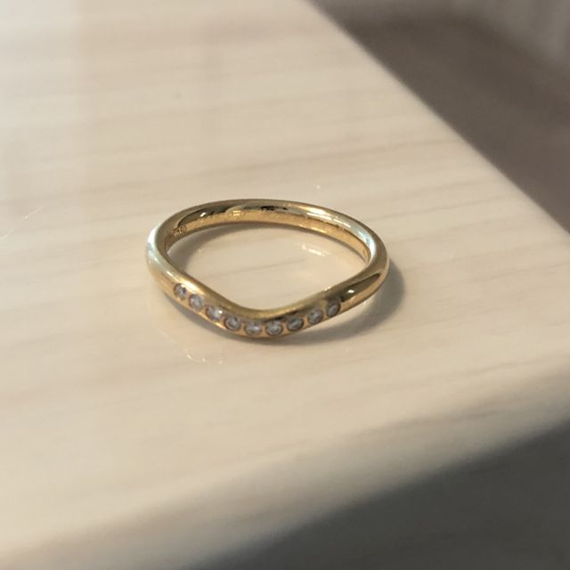 【ティファニー(Tiffany & Co.)の口コミ】 指が太めだったので、細く見えるデザインを探していました。また、普段か…