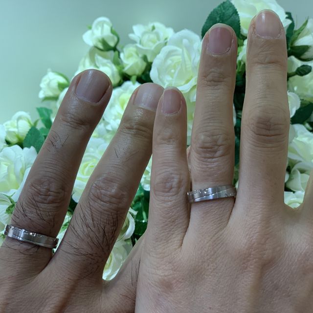 【REGALO(レガロ)の口コミ】 好きな文字を刻めて、それが指輪の模様になるなんてすごい！
文字が光に反…