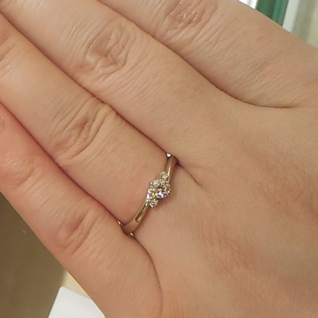 【アイプリモ(I-PRIMO)の口コミ】 シンプルな装飾ですがダイヤモンドの存在感がしっかりとしているのが気に…