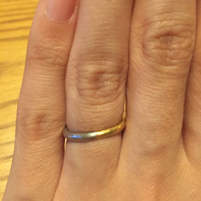 【MALCOLM BETTS(マルコムベッツ)の口コミ】 デザイン性の高い指輪を探していました。わたしも主人もカジュアルな服装…